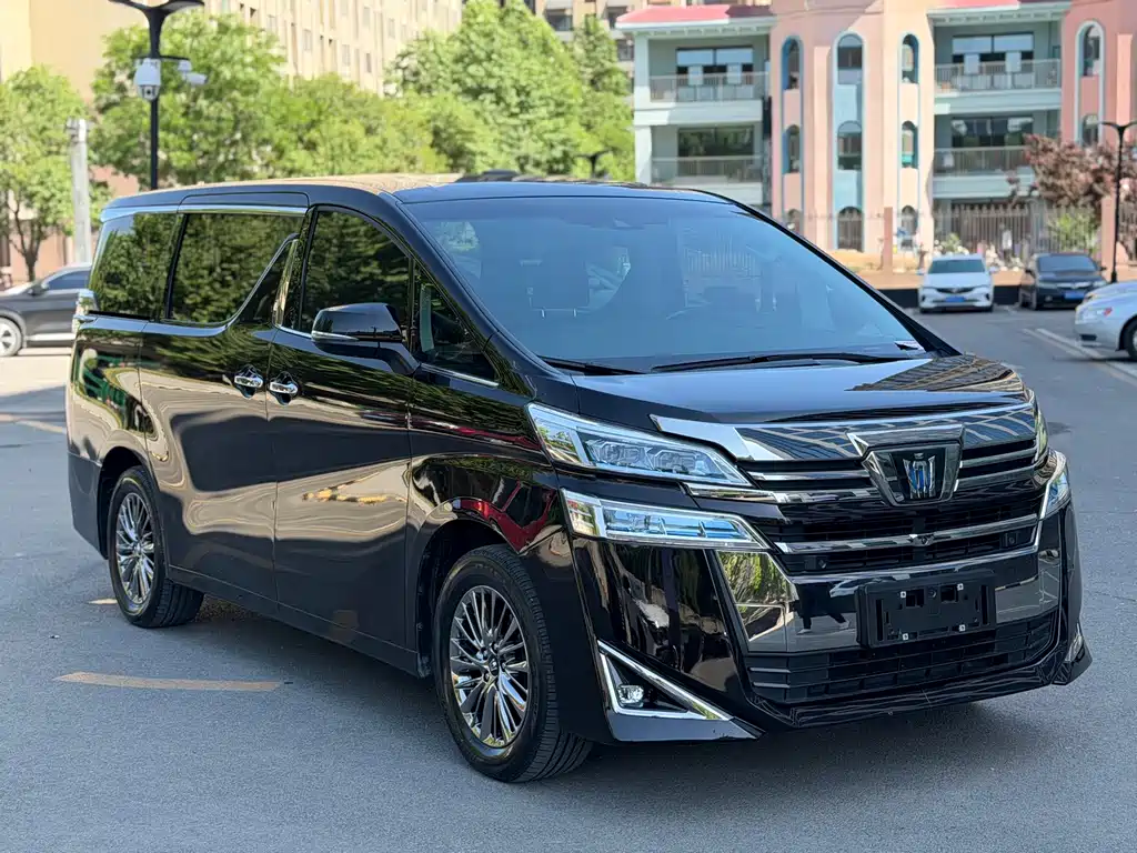 Vellfire Crown Dual Engine 2.5 L HV Luxury