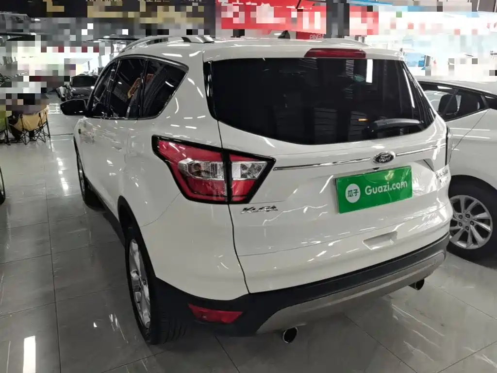Kuga EcoBoost 180 2 WD Platinum Wing