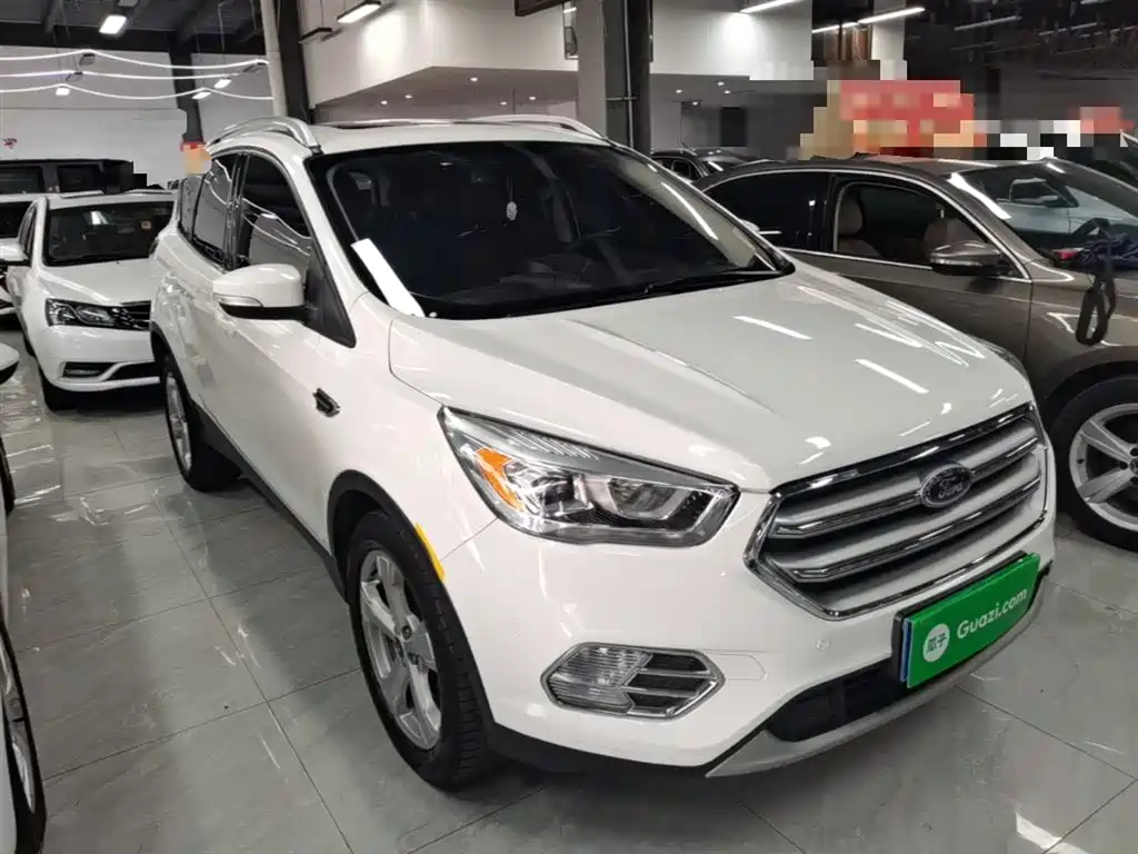 Kuga EcoBoost 180 2 WD Platinum Wing