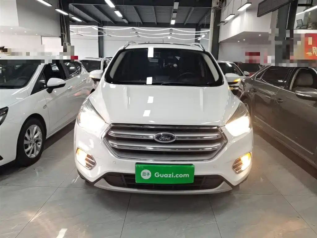 Kuga EcoBoost 180 2 WD Platinum Wing
