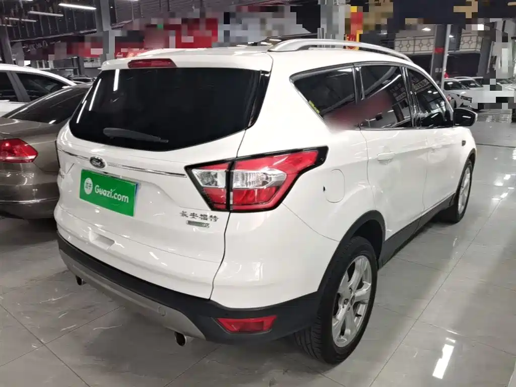 Kuga EcoBoost 180 2 WD Platinum Wing
