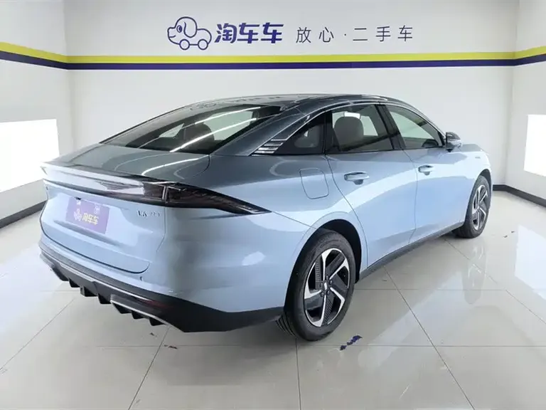 Geely Galaxy L6 EM-i 140 km Starship