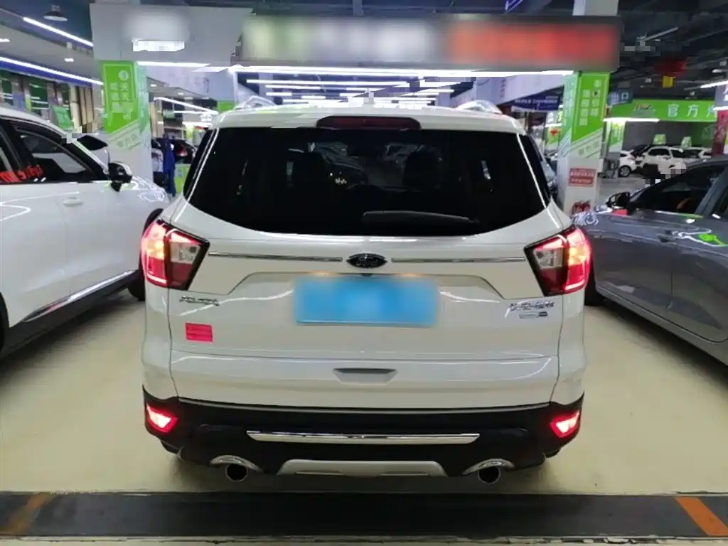 Kuga EcoBoost 245 4 WD Platinum Wing