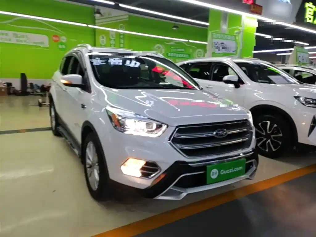 Kuga EcoBoost 245 4 WD Platinum Wing