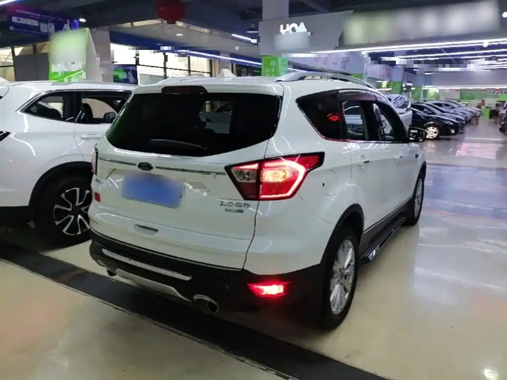Kuga EcoBoost 245 4 WD Platinum Wing