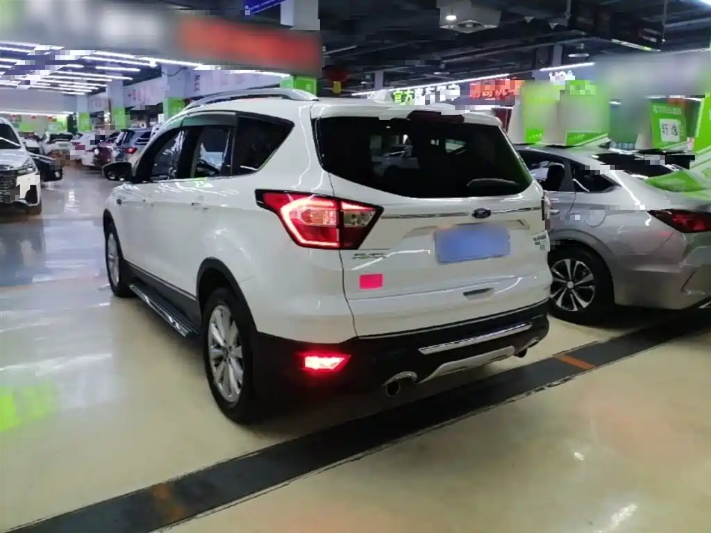 Kuga EcoBoost 245 4 WD Platinum Wing