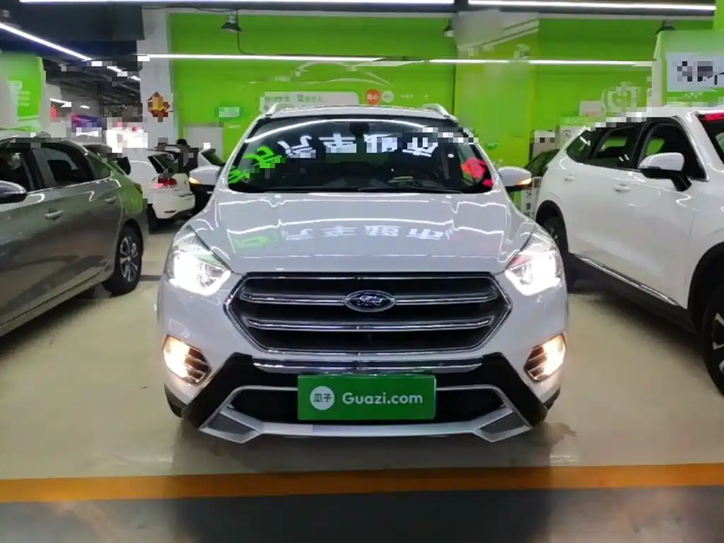 Kuga EcoBoost 245 4 WD Platinum Wing