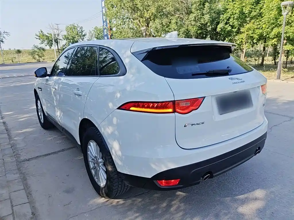 Jaguar F-PACE 2.0 T 4 WD Urban Premium