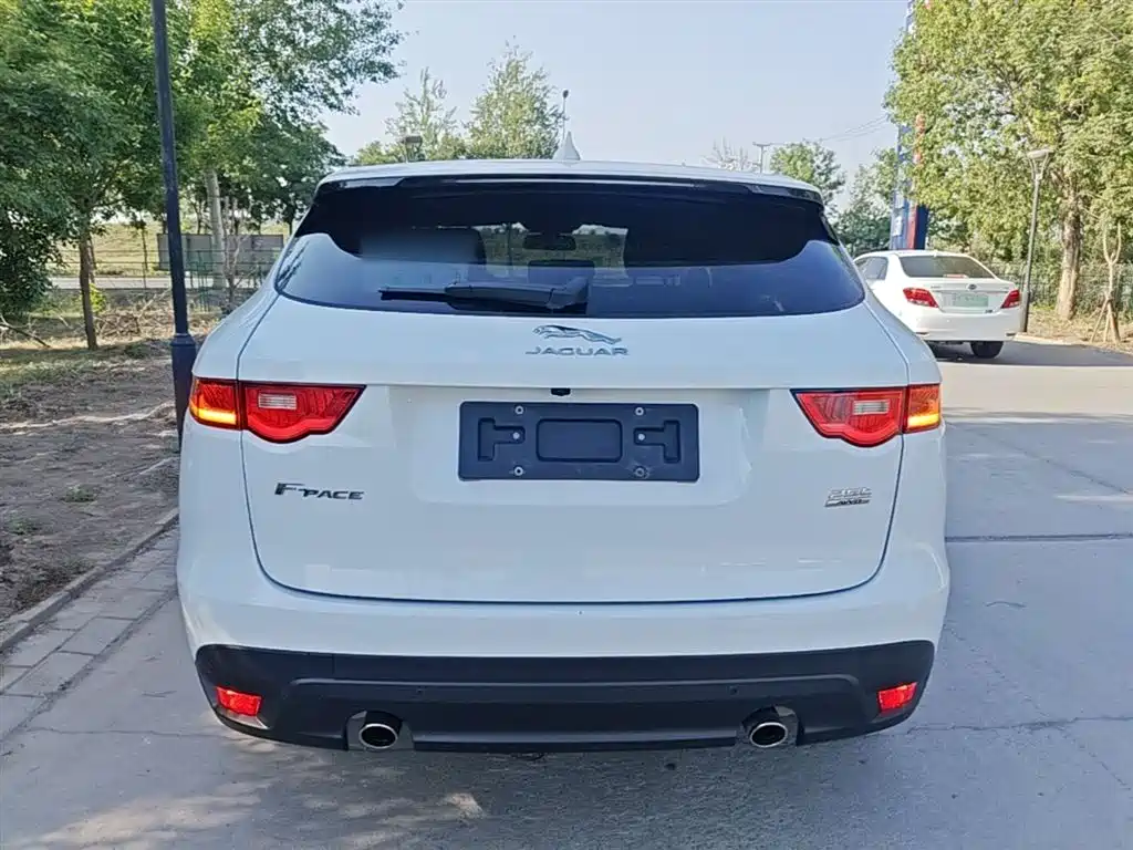 Jaguar F-PACE 2.0 T 4 WD Urban Premium