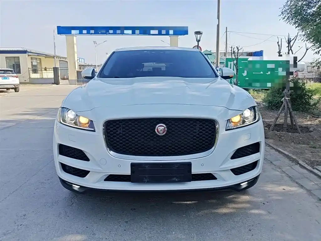 Jaguar F-PACE 2.0 T 4 WD Urban Premium