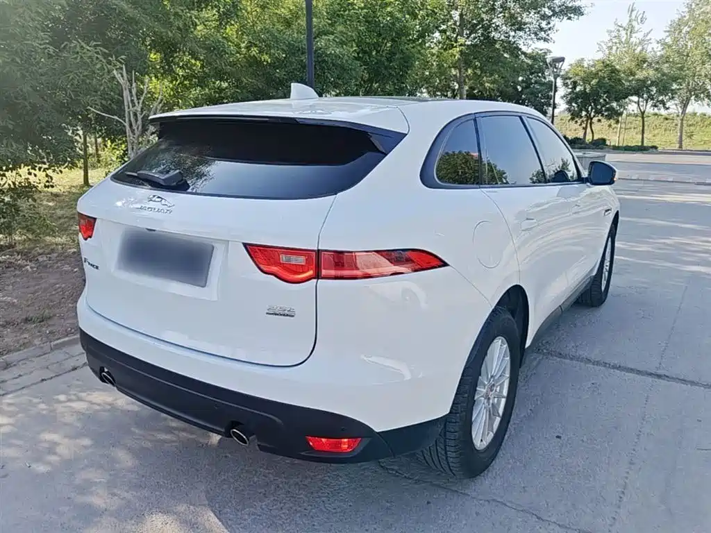 Jaguar F-PACE 2.0 T 4 WD Urban Premium