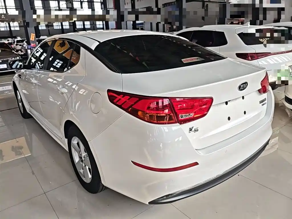 Kia K5 2.0 L Auto GL