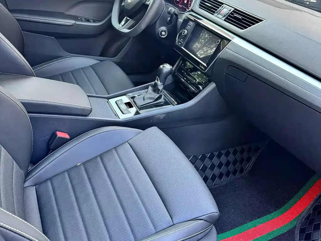 Superb TSI330 DSG Comfort