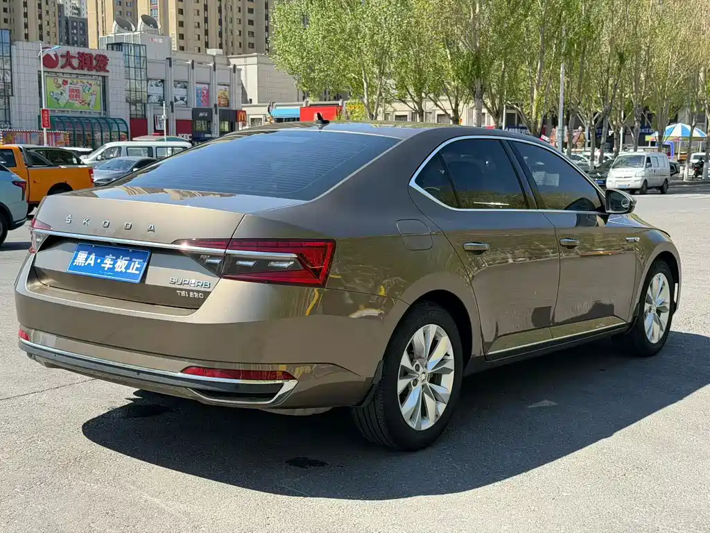 Superb TSI330 DSG Comfort
