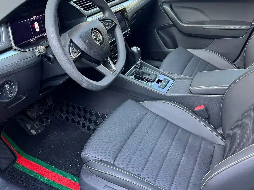 Superb TSI330 DSG Comfort