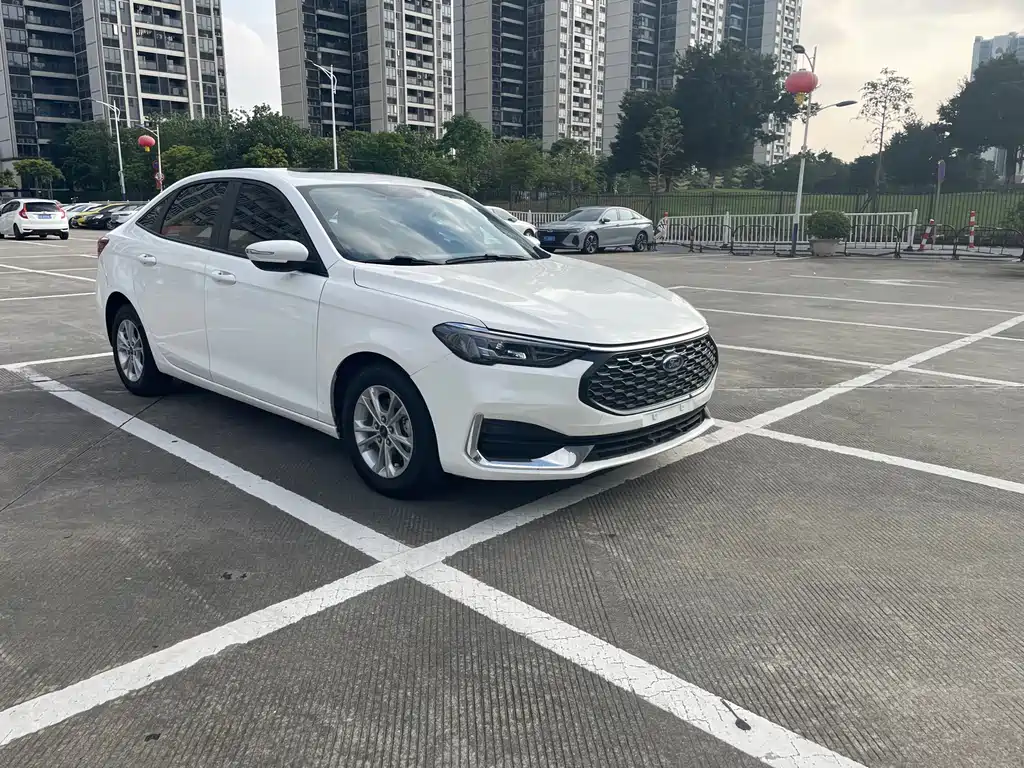 Escort 1.5 L Auto Diamond