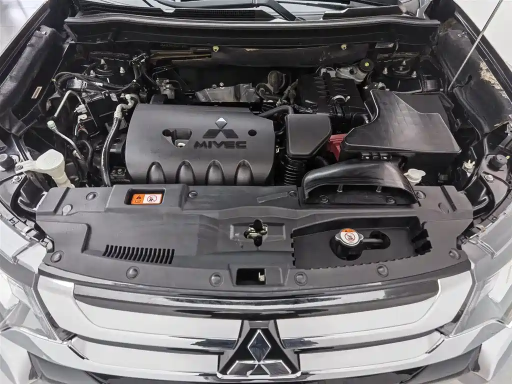 Outlander (Import) 欧蓝德进口 2016款 2.4 L 四驱精英版 5座