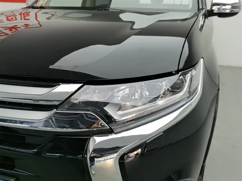 Outlander (Import) 欧蓝德进口 2016款 2.4 L 四驱精英版 5座