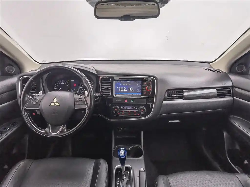 Outlander (Import) 欧蓝德进口 2016款 2.4 L 四驱精英版 5座