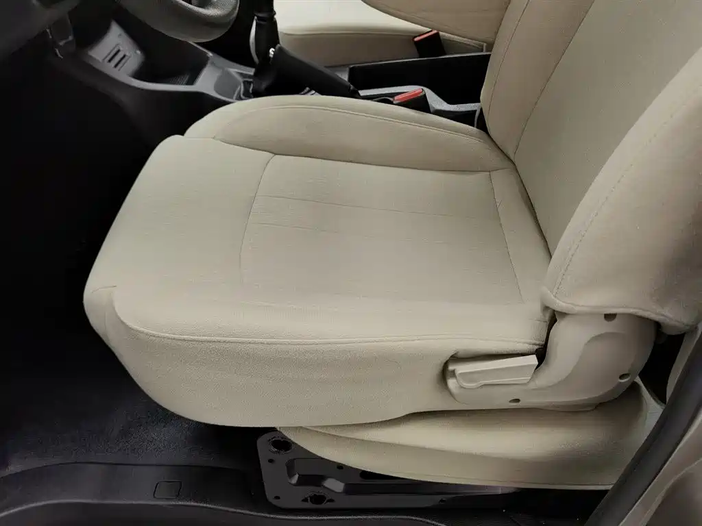 Lingzhi 菱智 2023款 M5 1.6 L 实用型 7座