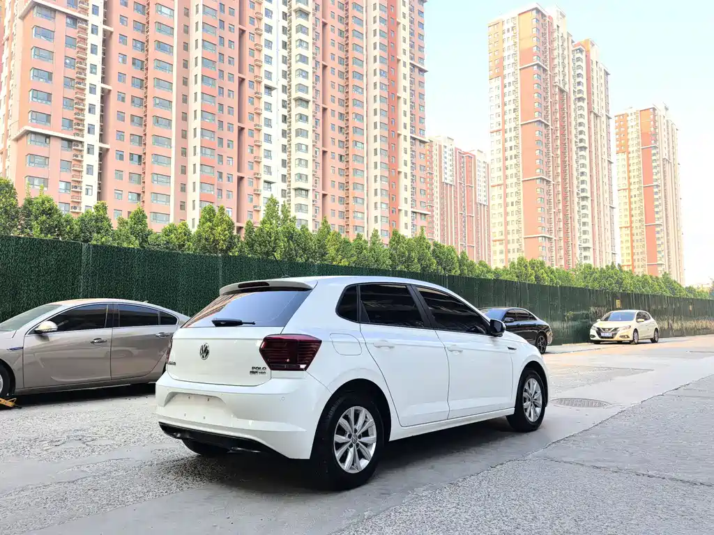 Polo Plus 1.5 L Auto Colorful Tech