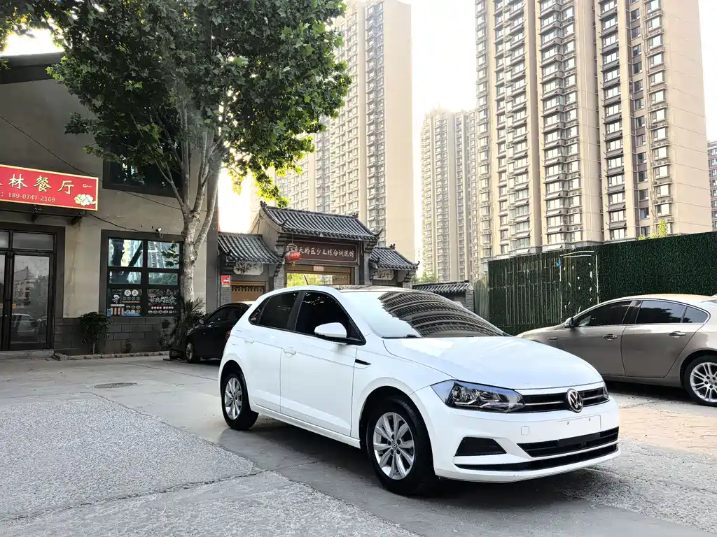 Polo Plus 1.5 L Auto Colorful Tech