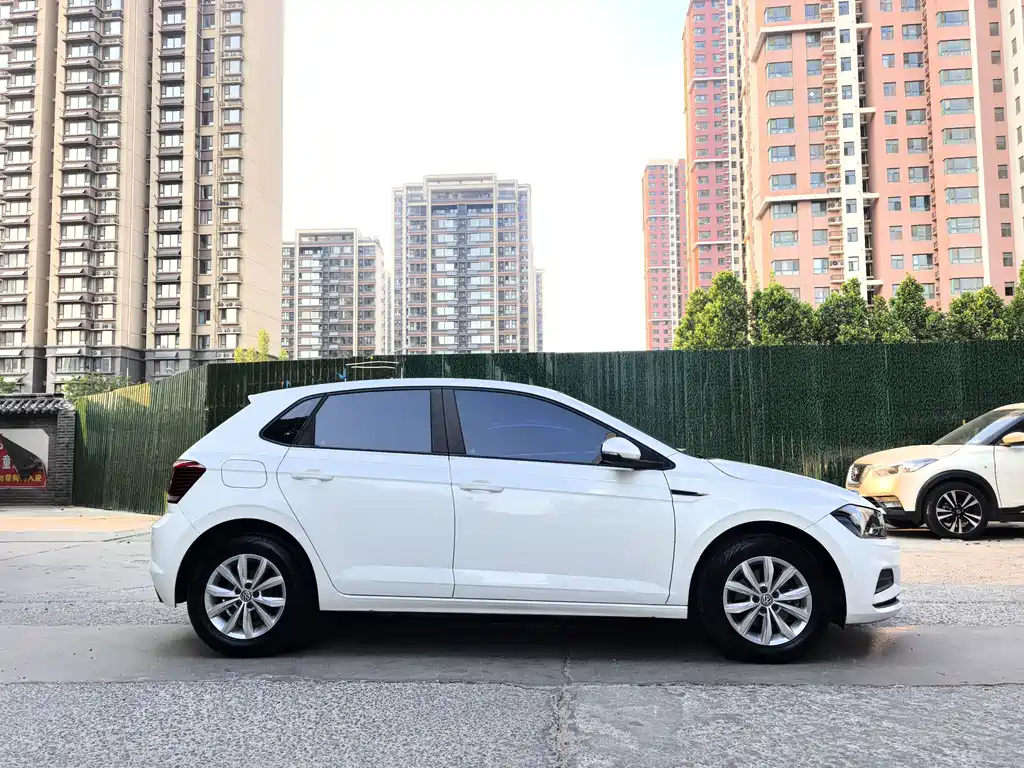 Polo Plus 1.5 L Auto Colorful Tech