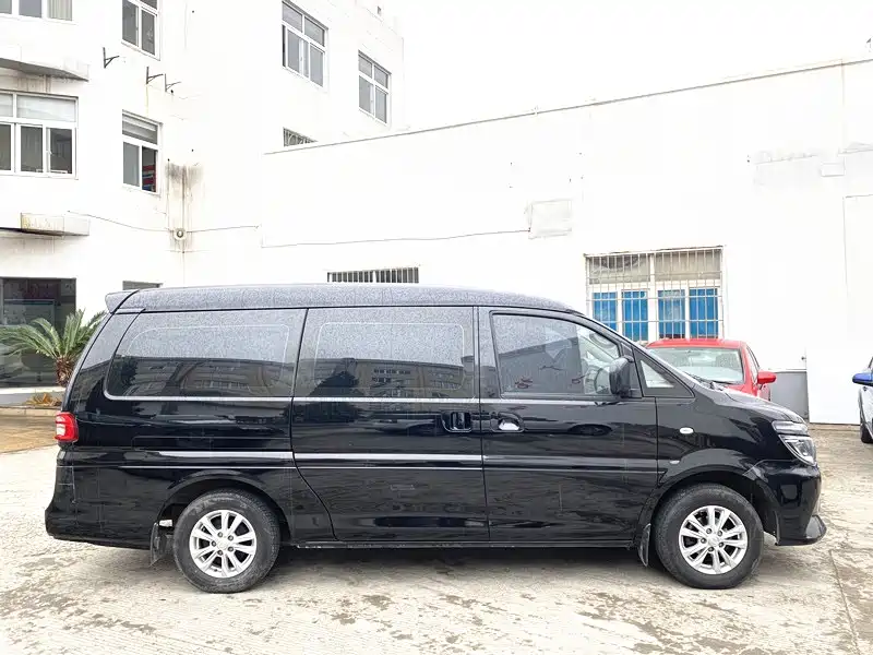 Lingzhi M5 L 1.6 L Basic 7-seat