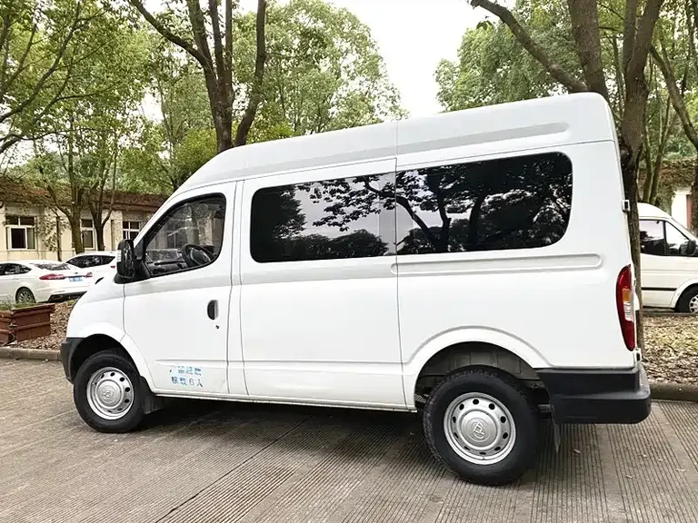 Maxus Xintu V80 新途V80 2014款 2.5 T 傲运通短轴中顶