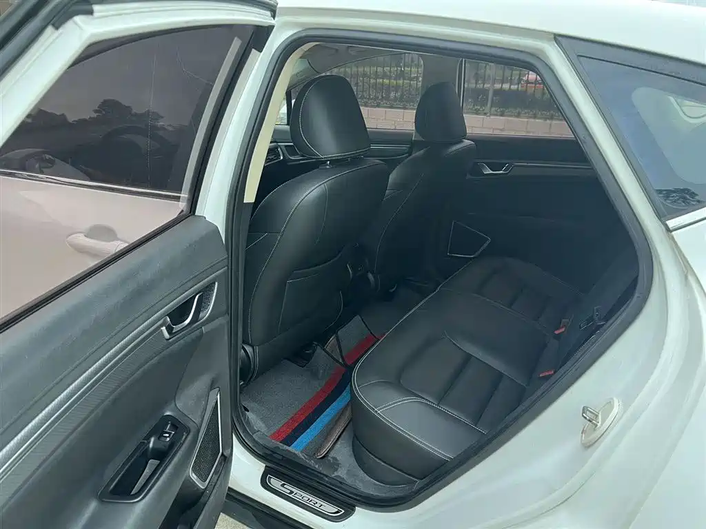 Emgrand GS Sport 1.3 T Auto Connected