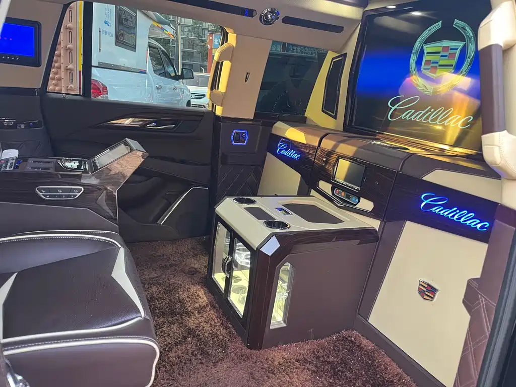 Escalade 6.2 L ESV Platinum Extended