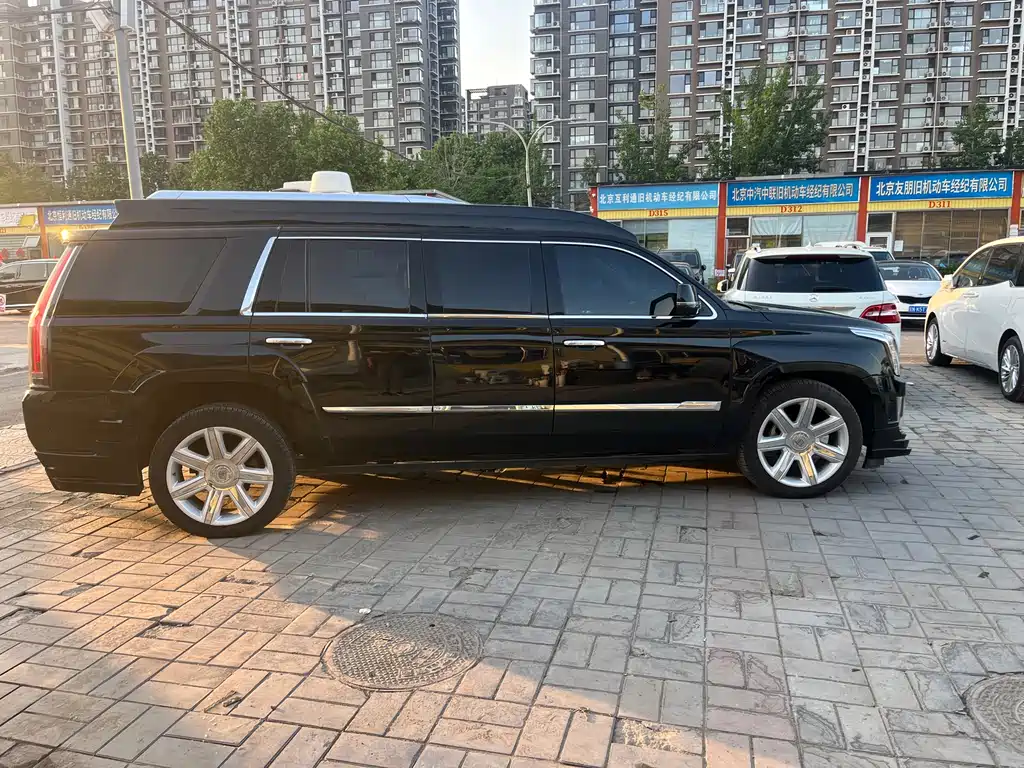 Escalade 6.2 L ESV Platinum Extended