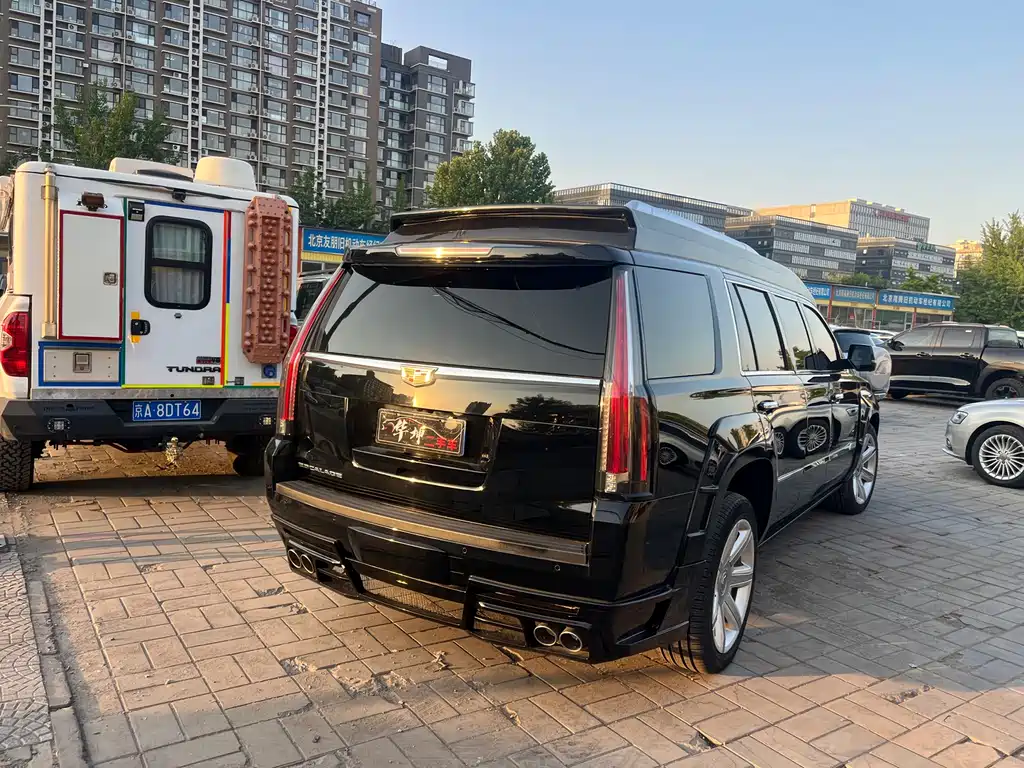 Escalade 6.2 L ESV Platinum Extended