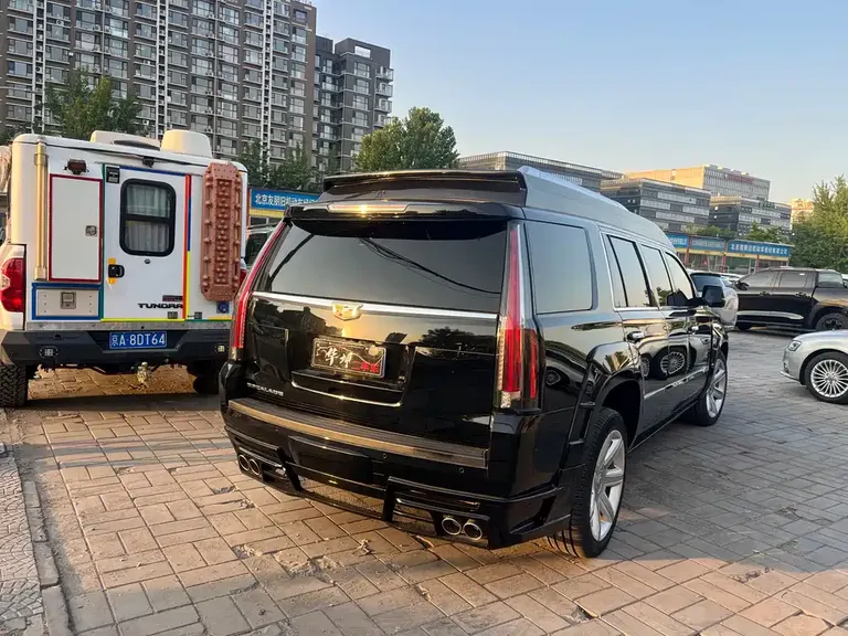 Cadillac Escalade 6.2 L ESV Platinum Extended
