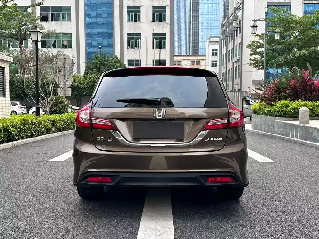 Jade 1.8 L Auto Comfort 5-seat