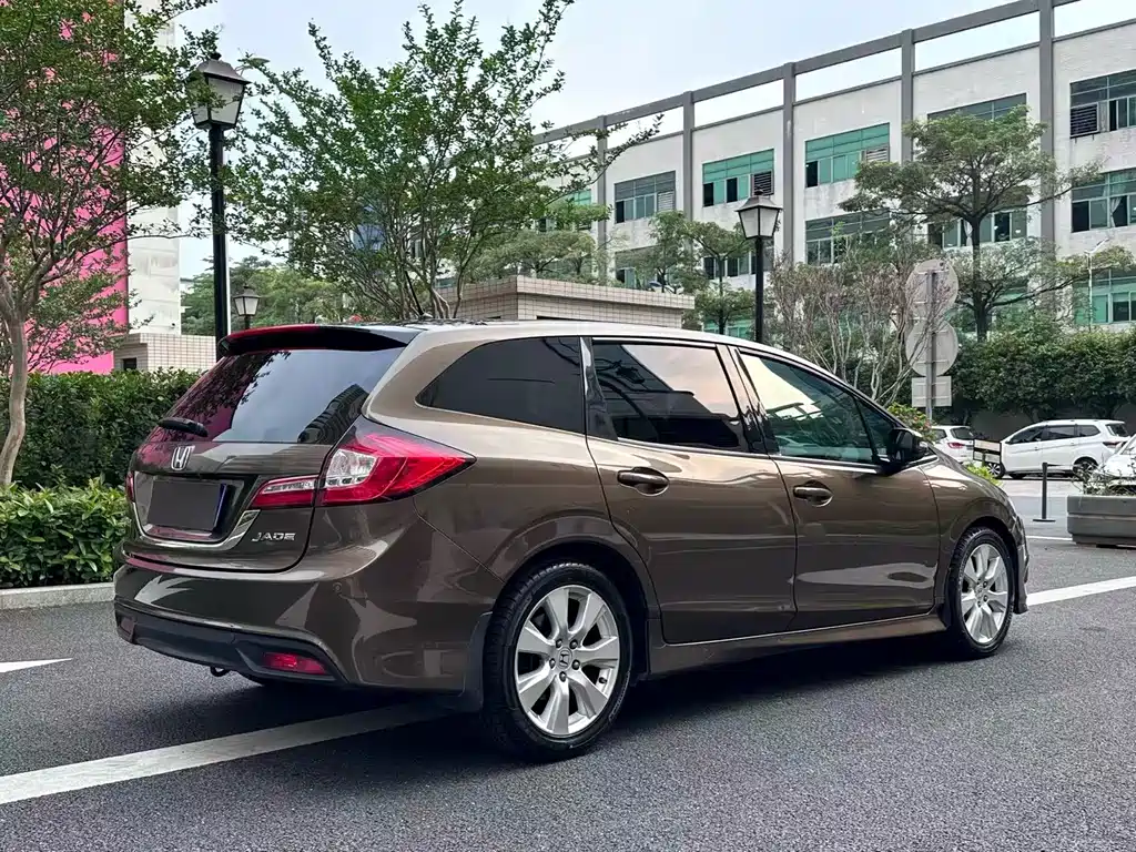 Jade 1.8 L Auto Comfort 5-seat