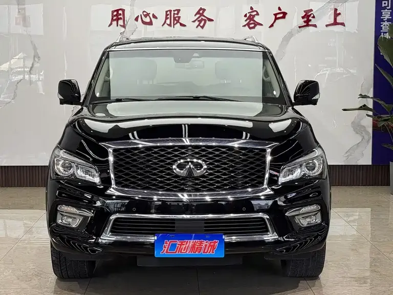 Infiniti QX80 5.6 L 4 WD