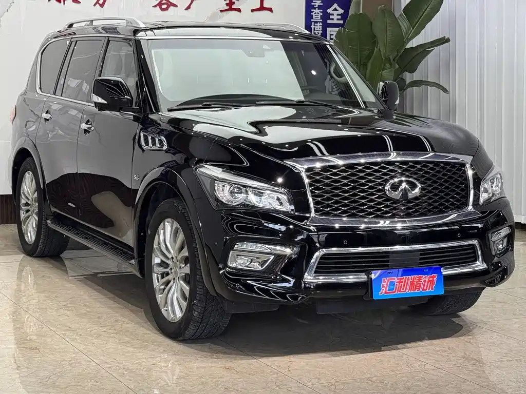 Infiniti QX80 5.6 L 4 WD