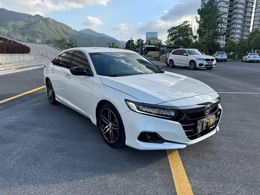 Accord Sharp· Hybrid 2.0 L Phantom Night · Sharp Smart
