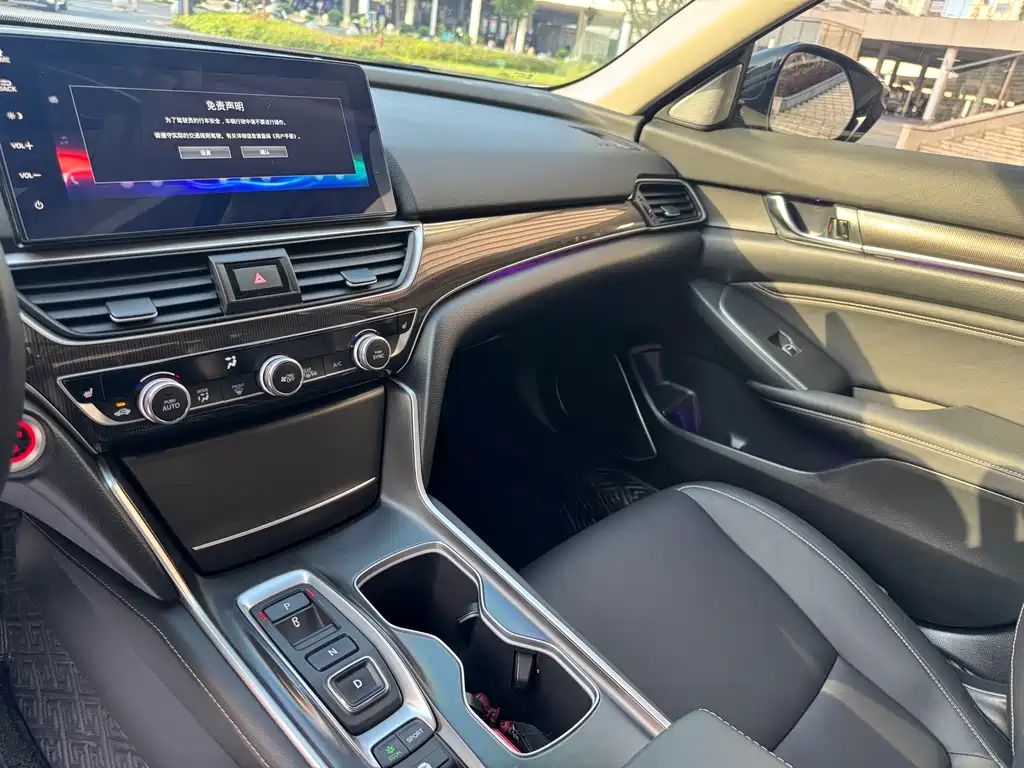 Accord Sharp· Hybrid 2.0 L Phantom Night · Sharp Smart