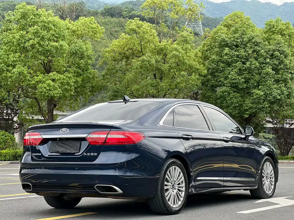 Taurus EcoBoost 245 Luxury