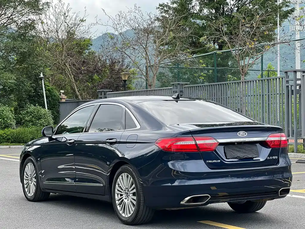 Taurus EcoBoost 245 Luxury