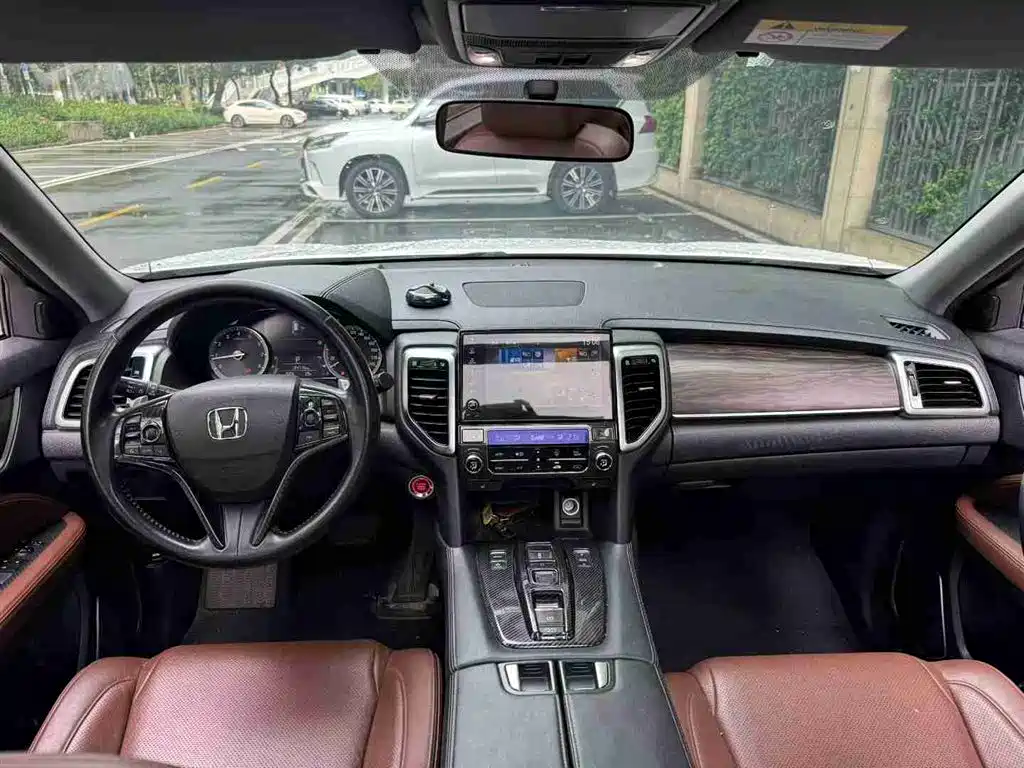 Honda UR-V 370 TURBO 2 WD Distinguished CN-V