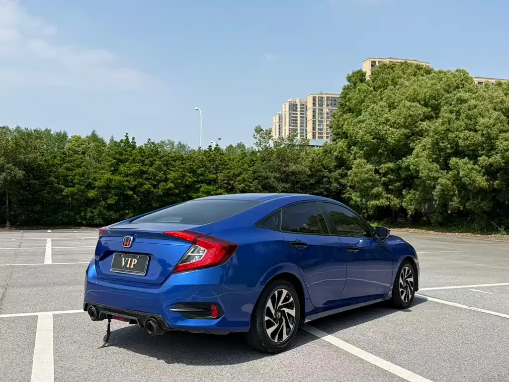 Civic 220 TURBO CVT Luxury