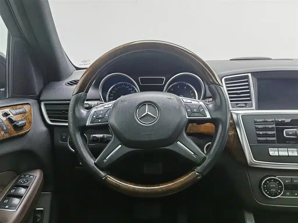 Mercedes-Benz M-Class ML 350 Luxury