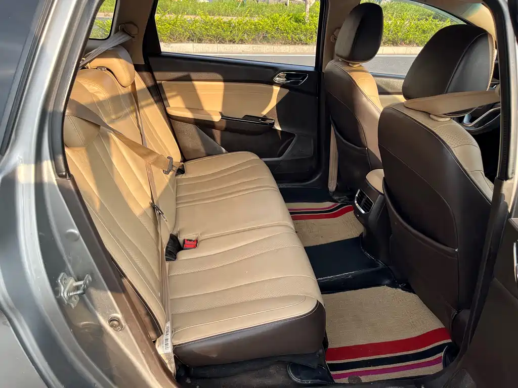 Baojun 310 W 1.5 L Manual Fashion CN-VI