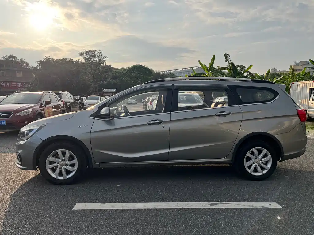 Baojun 310 W 1.5 L Manual Fashion CN-VI