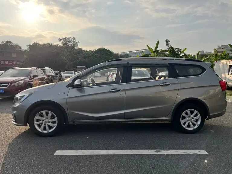 Baojun 310 W 1.5 L Manual Fashion CN-VI