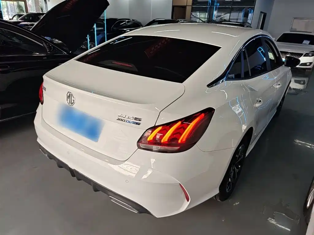 MG5 180 DVVT CVT Youth Flagship