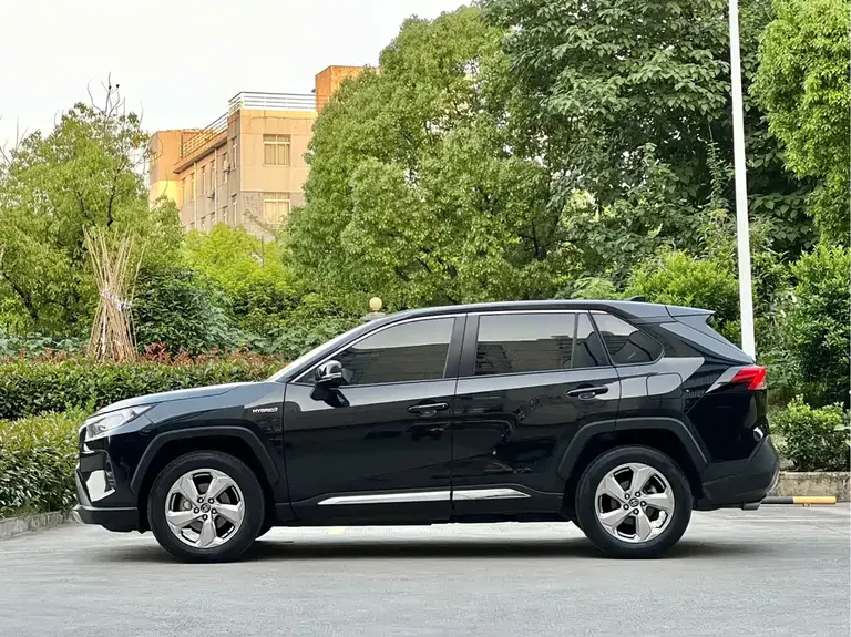 Toyota RAV4 Dual Engine 2.5 L E-CVT 2 WD Elite